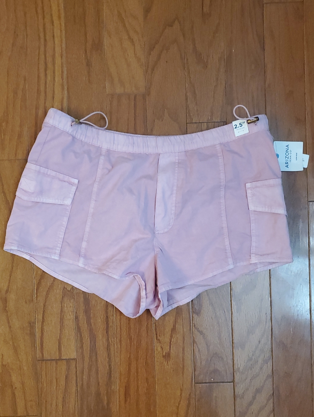 NWT lovely pink Lilac Rose AZ colored short Size Medium Low Rise